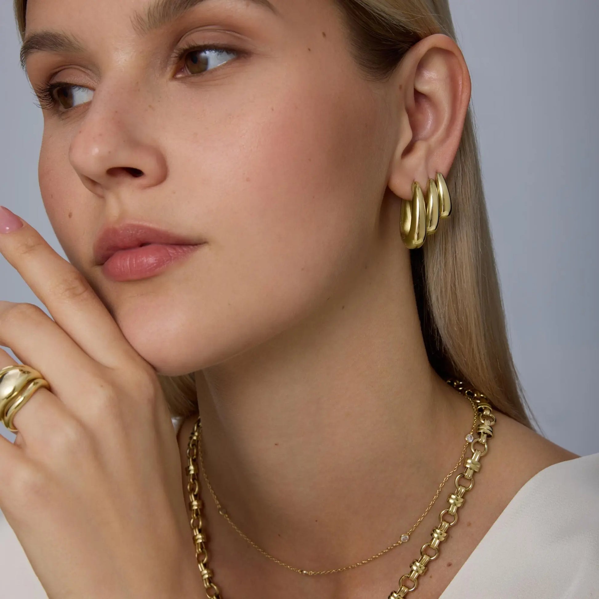 PAVOI Waterproof Set of 3 Chunky Hoop Earrings for Women - 14K Gold Plated Stainless Steel Oval Hoops - Thick Gold Earrings Collection - Lightweight Trendy Summer Accessories