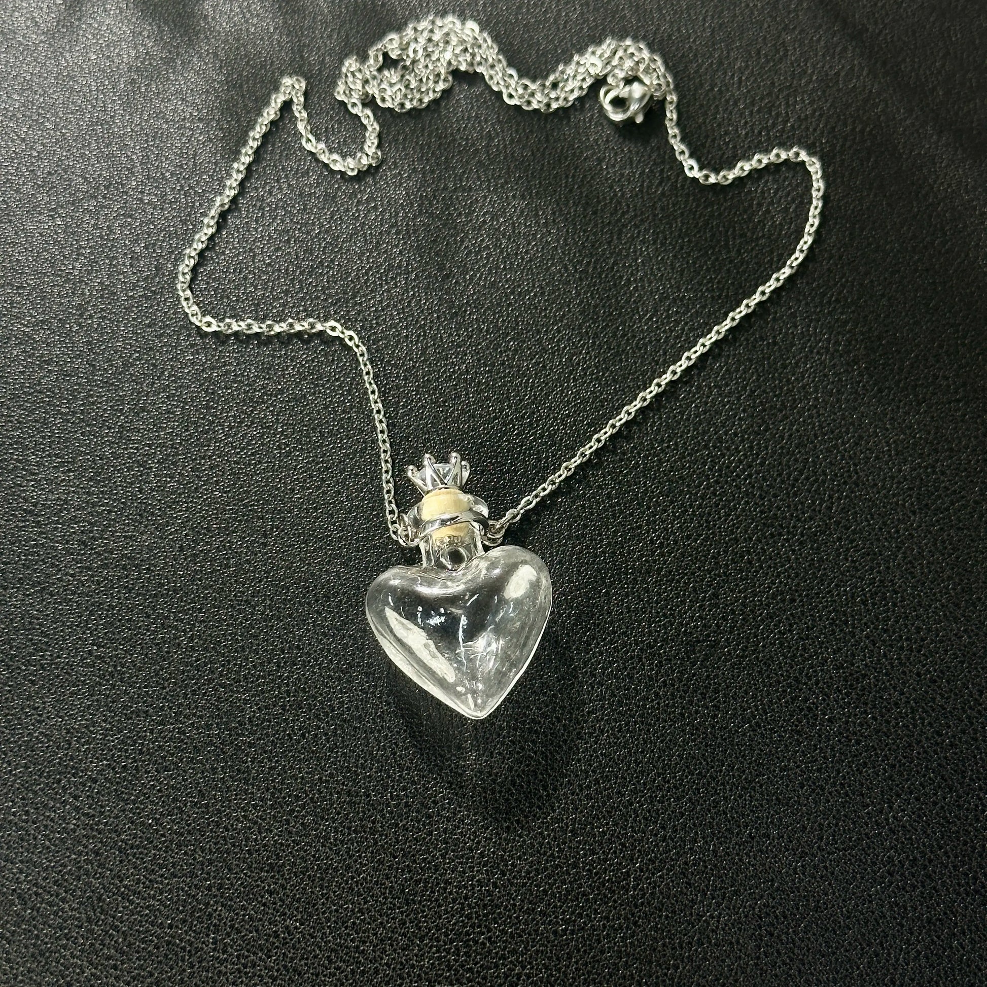 [Christmas Gift] Refillable Heart Perfume Necklace-Romantic Christmas Gift for Girlfriend | Viral Scent