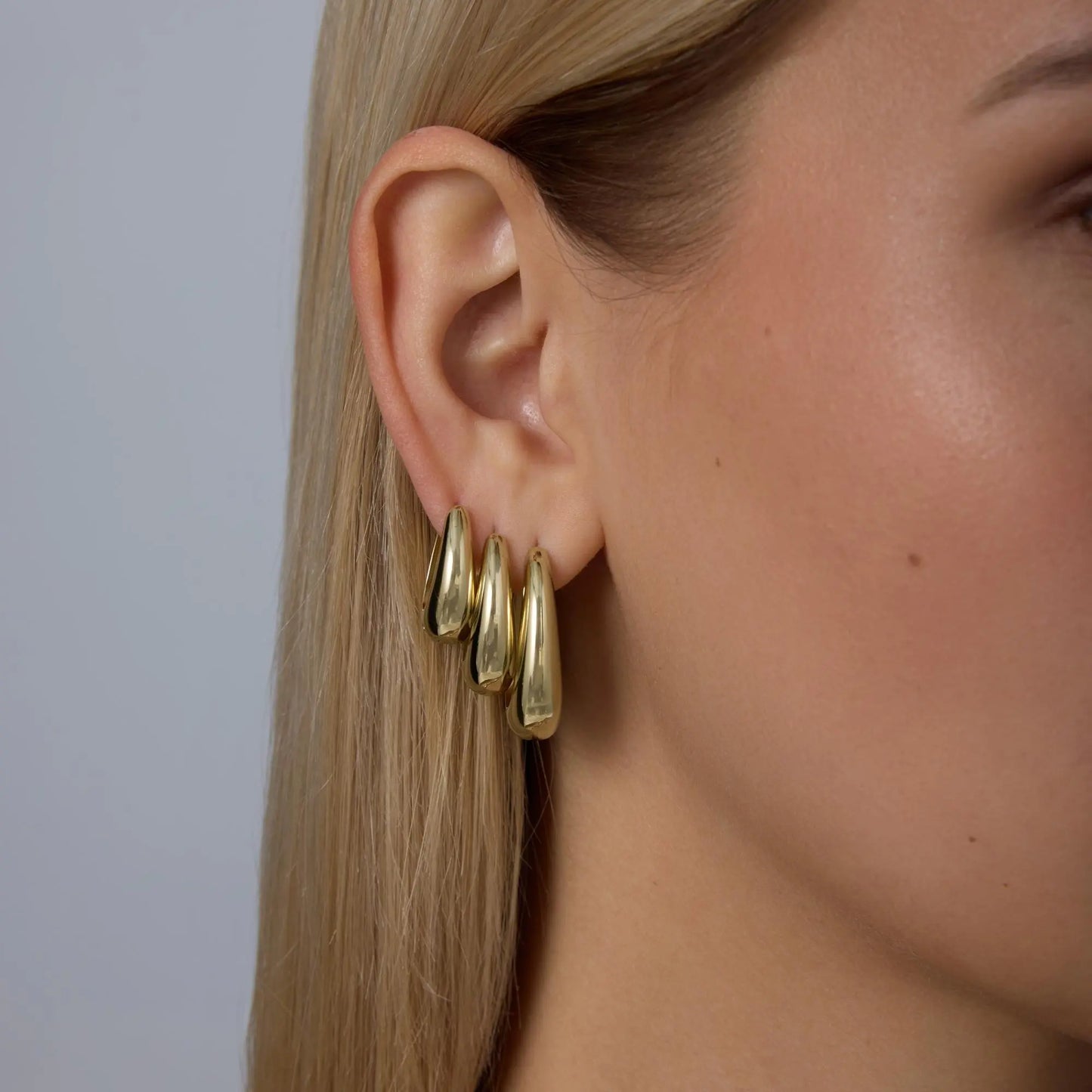 PAVOI Waterproof Set of 3 Chunky Hoop Earrings for Women - 14K Gold Plated Stainless Steel Oval Hoops - Thick Gold Earrings Collection - Lightweight Trendy Summer Accessories